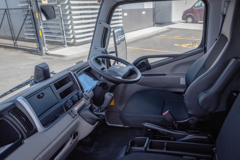 2023 FUSO Canter 816T Tipper + 2 way tailgate (Auto)