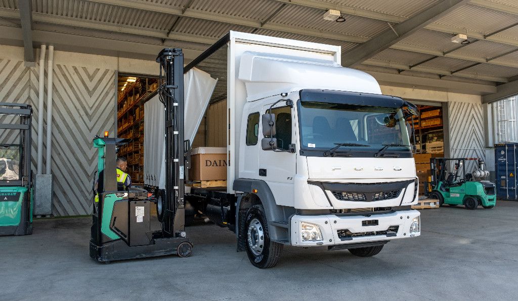 2023 FUSO Enduro FJ2528T 6x2 Curtainsider 16P