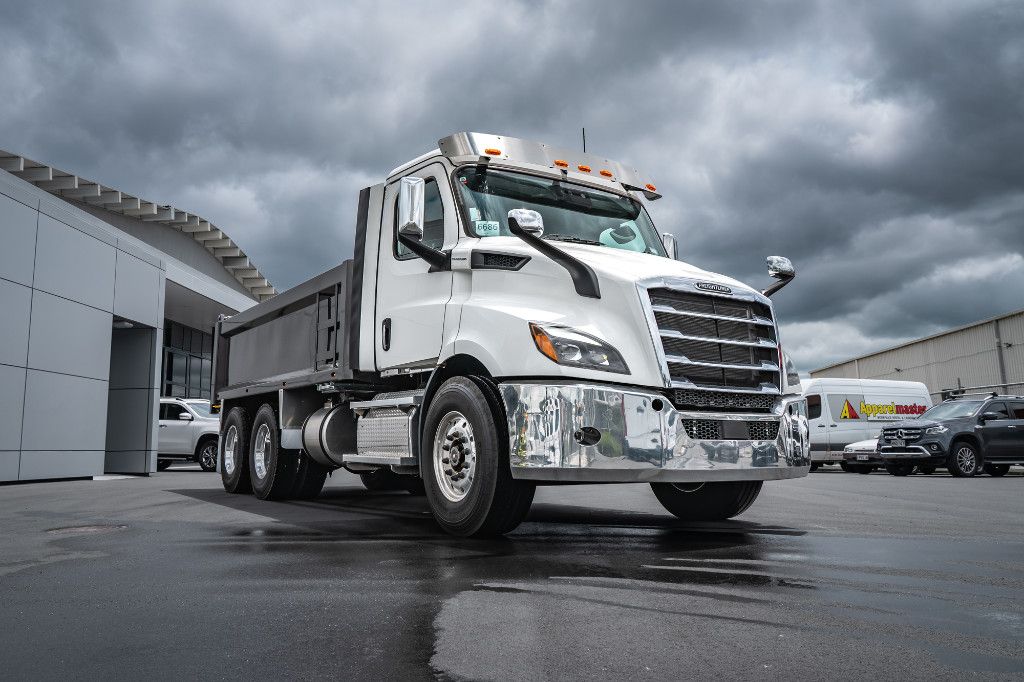2023 Freightliner Cascadia 116 6x4 Steel Tipper