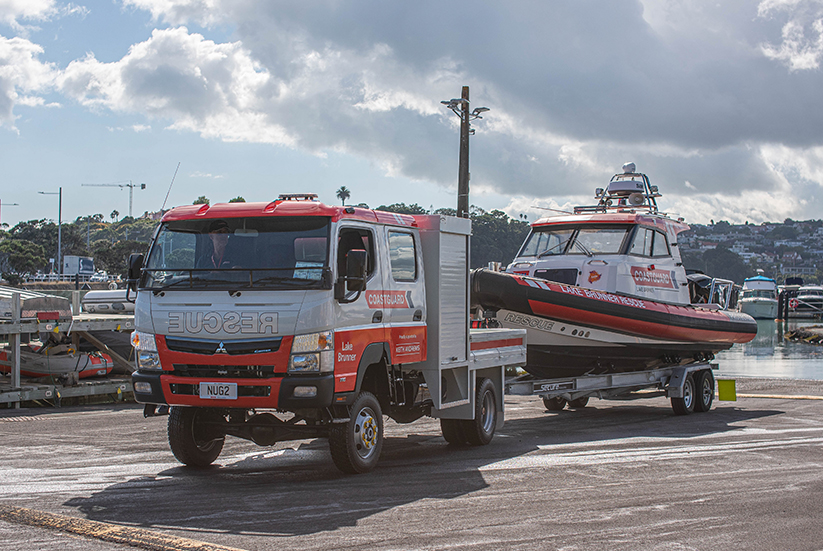 FUSO Canter 4WD 716 Crew Cab transports an NZ Coastguard boat 