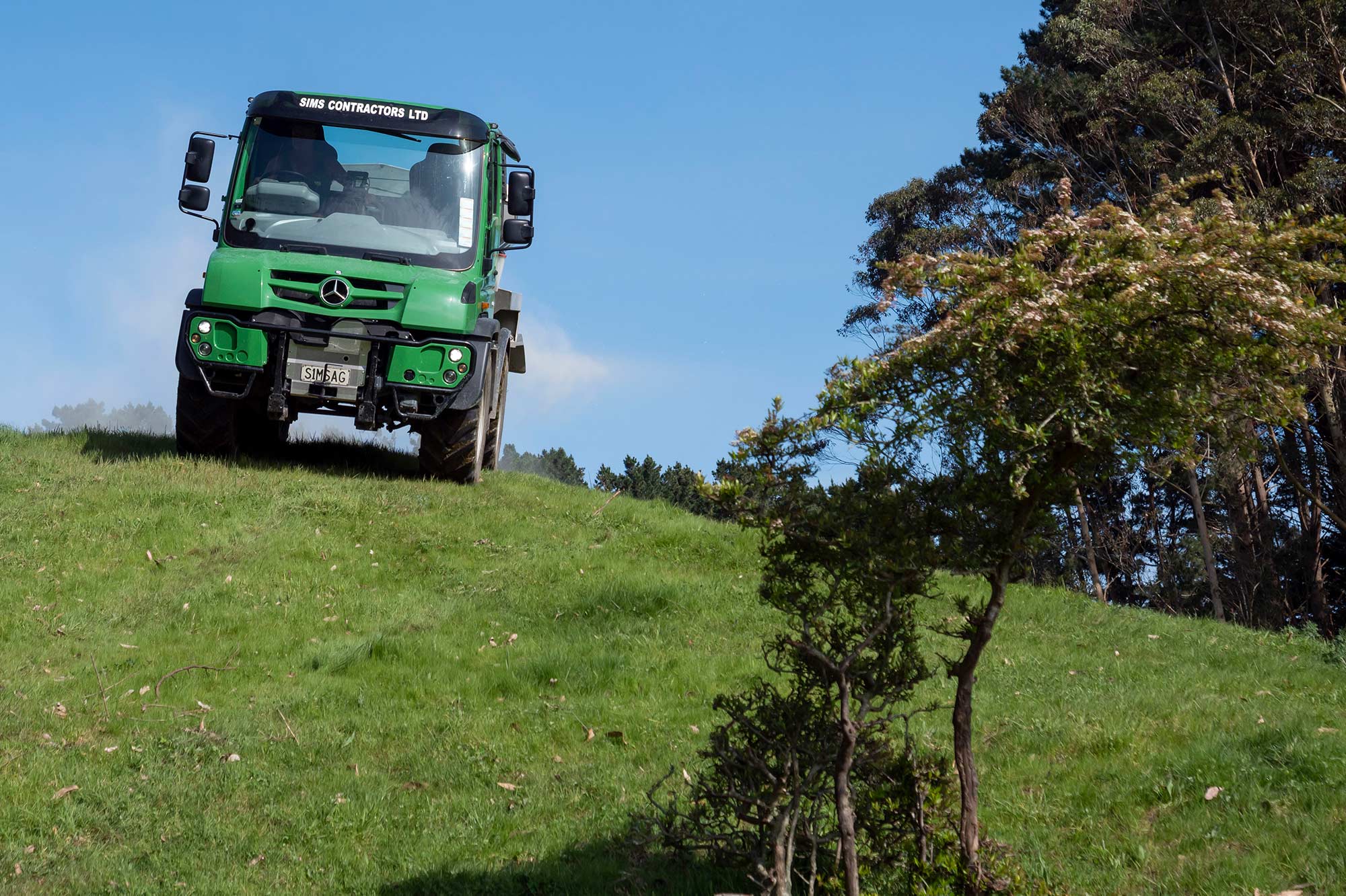 Sims Contractors use its Mercedes-Benz Unimog U319 for groundspreading 