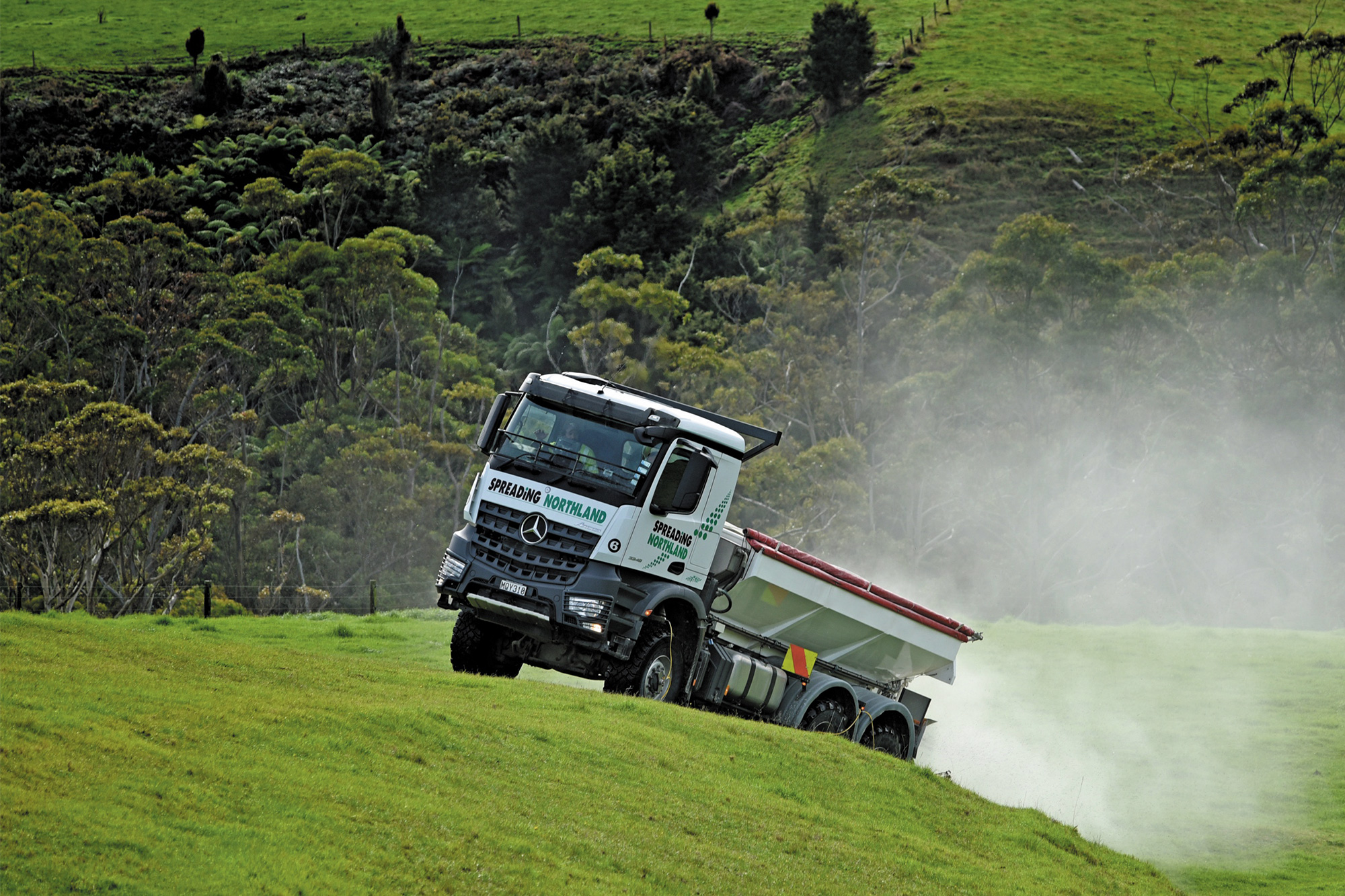 Spreading Northland’s 6x6 Mercedes-Benz Arocs spreads fert