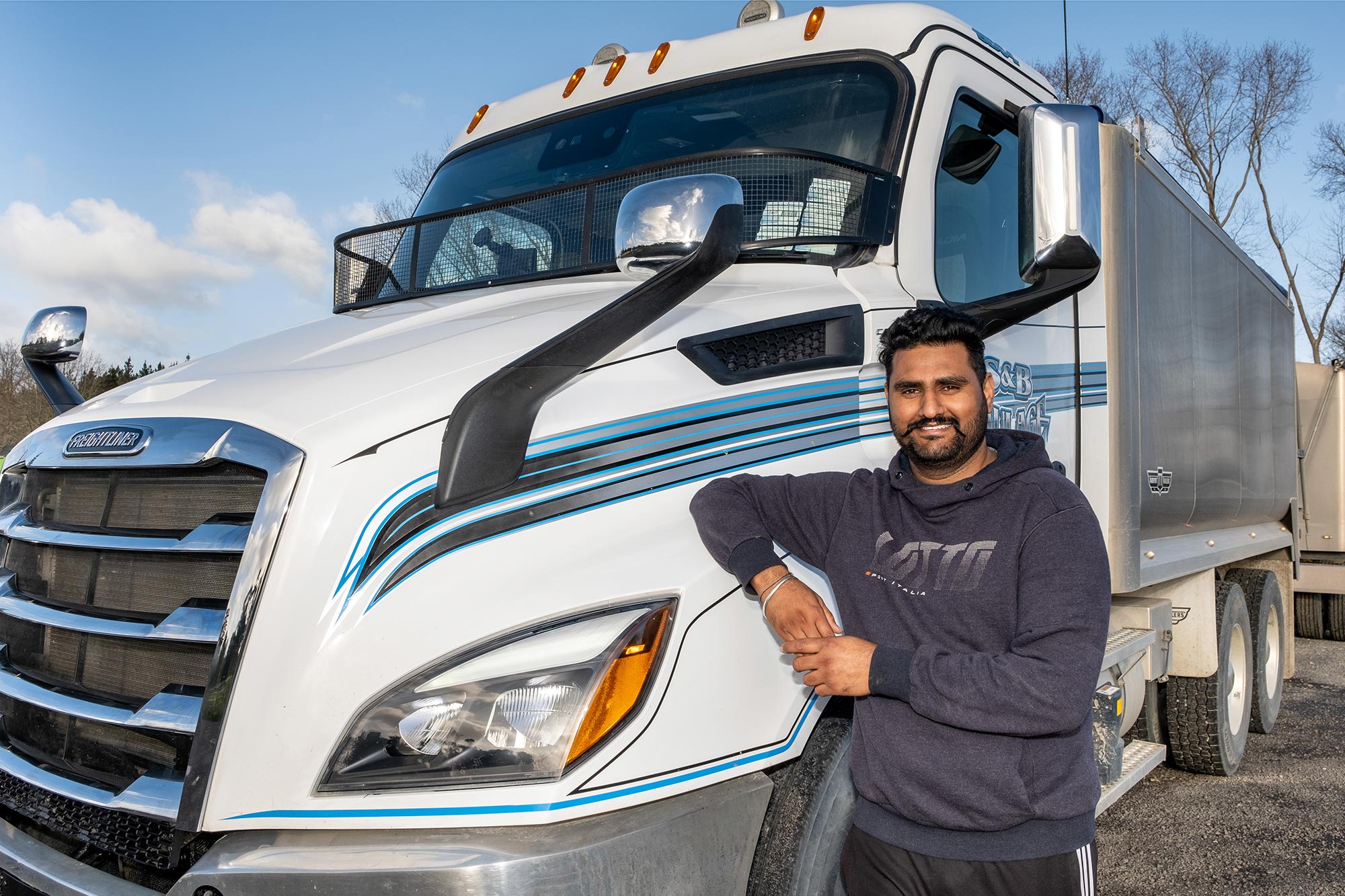 Drivers love the heavy-duty Freightliner Cascadia