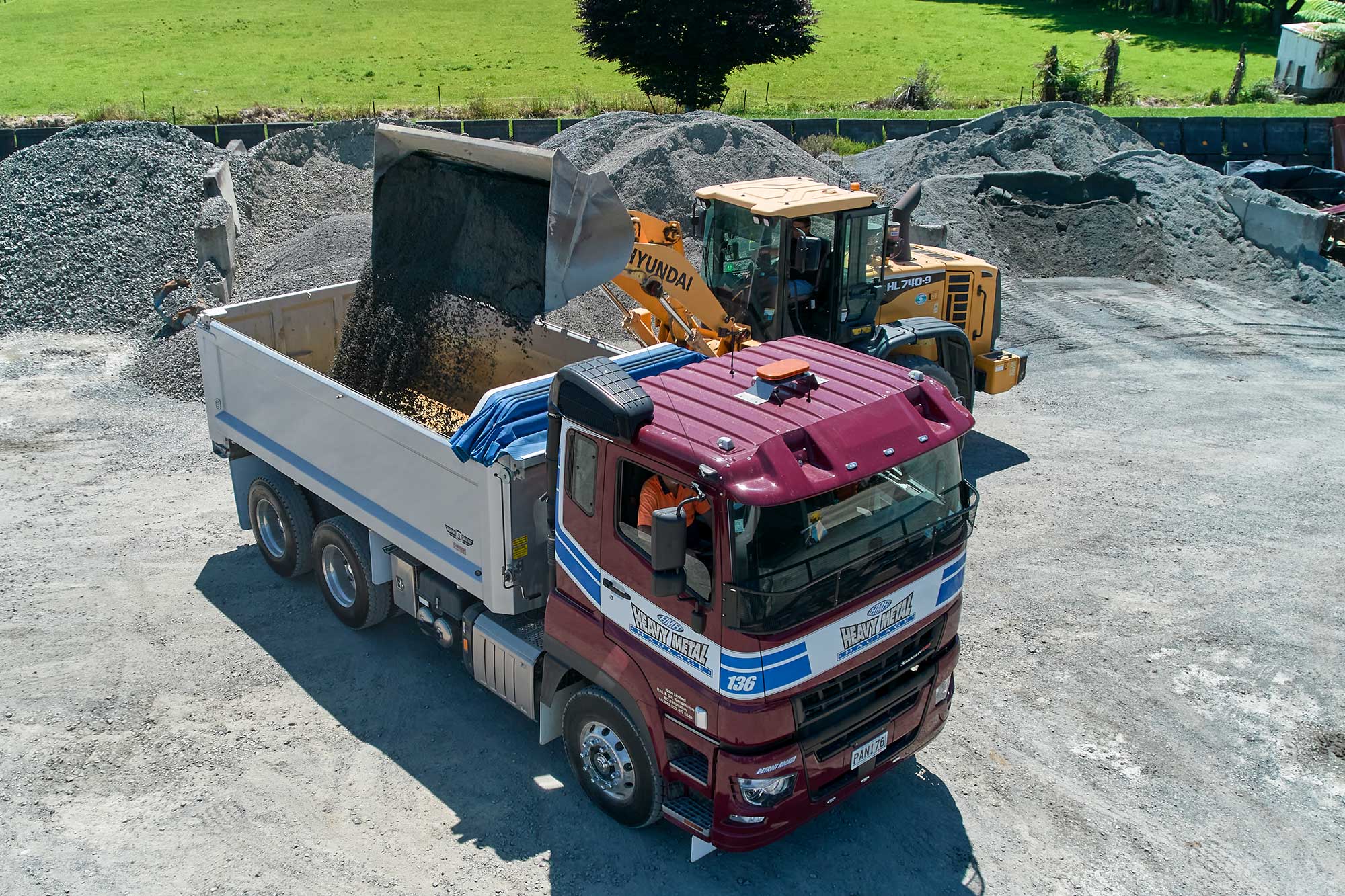 The heavy-duty FUSO Shogun 510 being loaded 