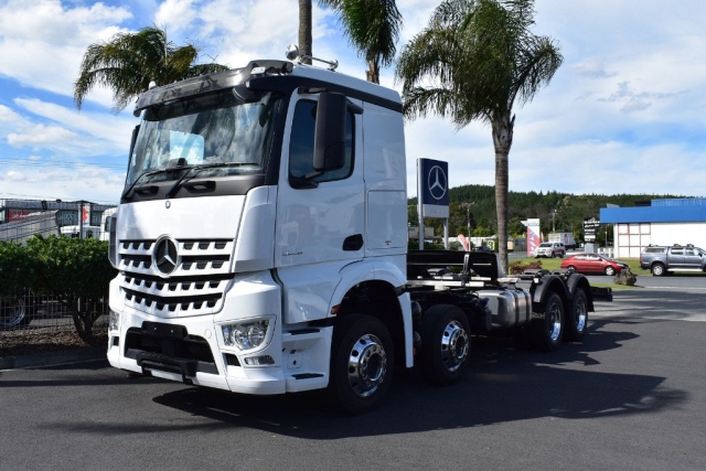 2025 Mercedes-Benz Arocs5 3253L 8x4 L Classic Cab