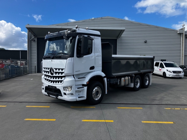 ** READY TO GO ** 2025 Mercedes Benz Arocs 2653 M-Cab ClassicSpace Hardox Tipper