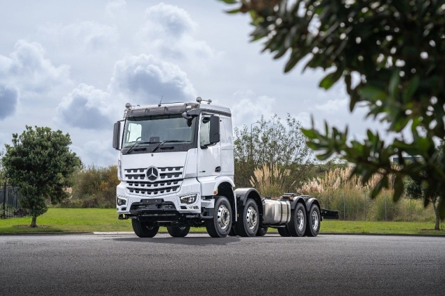 2025 Mercedes-Benz Arocs5 3258 8x4 L ClassicSpace Cab
