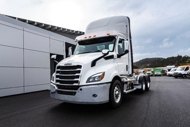 Freightliner Cascadia 116 6x4 Day Cab Tractor Spec