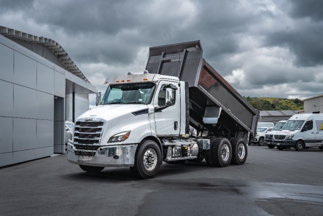 2025 Freightliner Cascadia 116 6x4 Steel Tipper