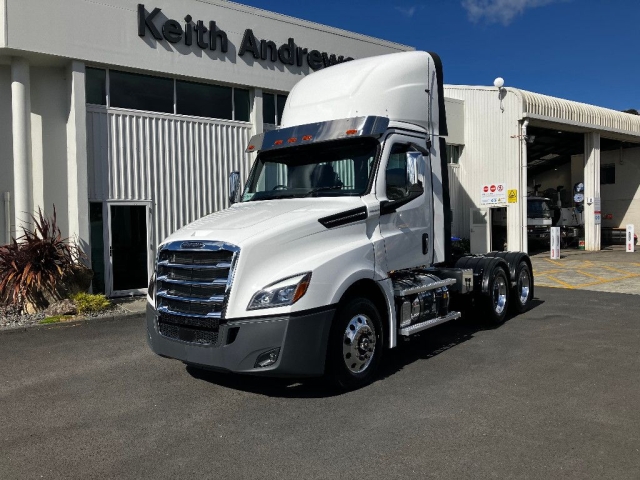 2024 Freightliner Cascadia 126 Day Cab Tractor