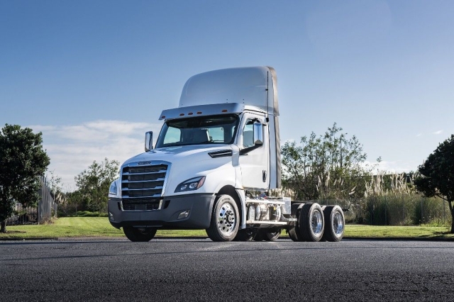 2025 Freightliner Cascadia 126 Day Cab Tractor