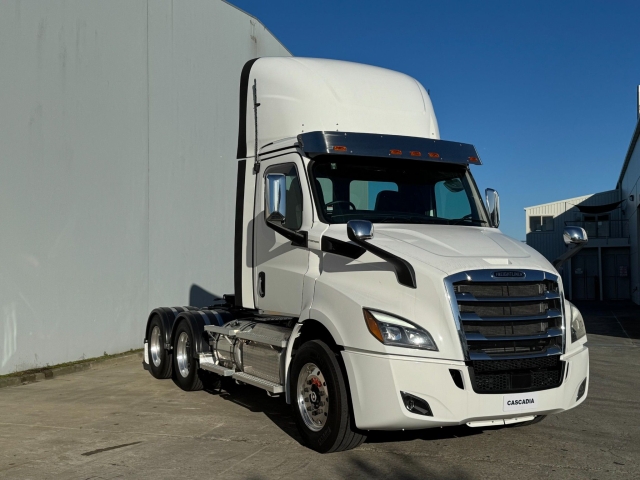 2025 Freightliner Cascadia 116 6x4 Tractor Unit – READY TO GO NOW!