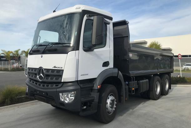 Mercedes-Benz Arocs 2635 6x4 – straight to work for Action Bobcats