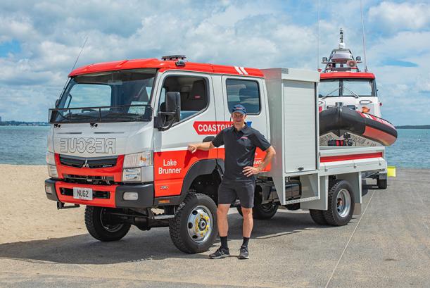 FUSO Canter 4WD 716 Crew Cab transports an NZ Coastguard boat 